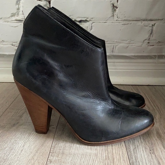 Donald J. Pliner Shoes - Donald J Pilner Ivy Ankle Boots